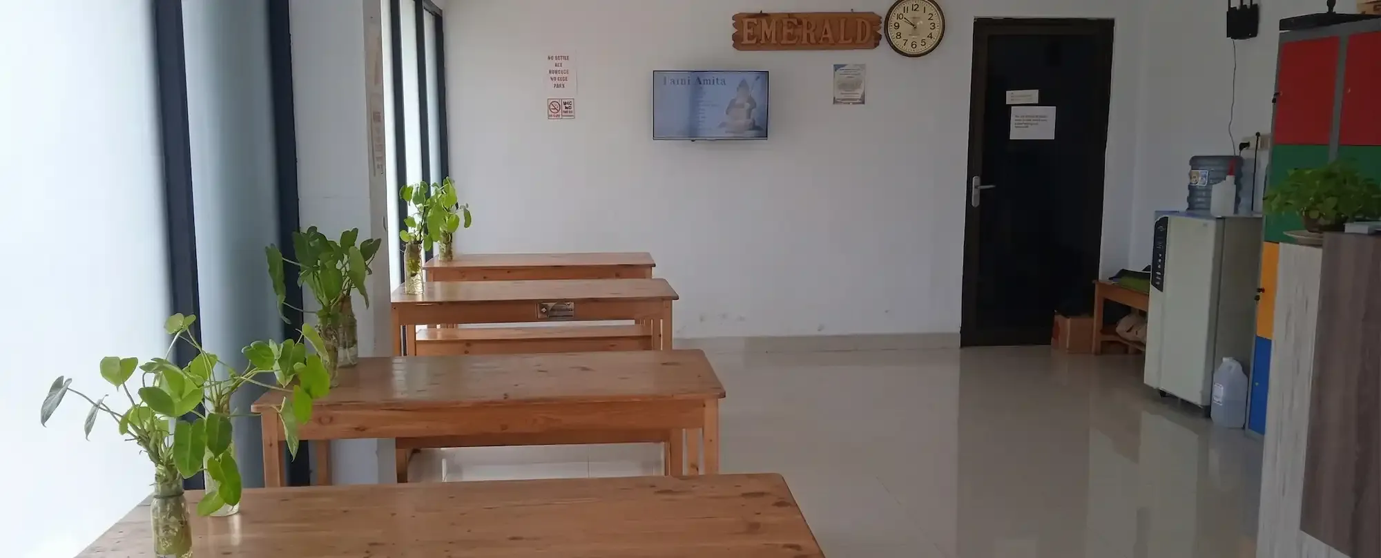 Ruang lobby yang nyaman dan bersih